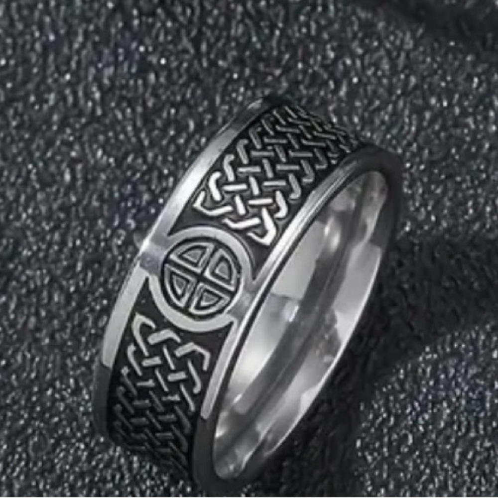 Men’s Stainless Steel Silver 8mm Band Size 18/9 US